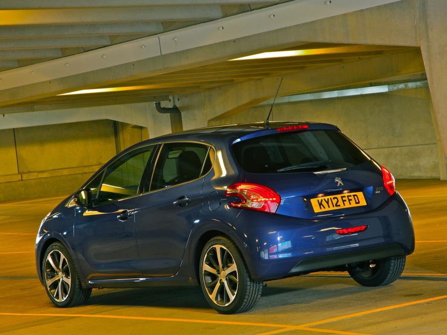  Peugeot 208 5-Door 2012 года  (UK) (фото 3 из 3)